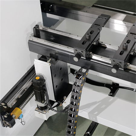 Vysoce stabilní servomotory CNC programování Bezchybný provoz Elektrické ohraňovací lisy