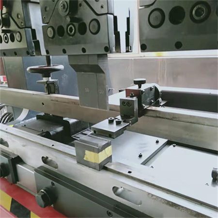 CNC automatická ohýbačka hliníkové oceli Hydraulic Press Brake elektrická ohýbačka plechu s robotem