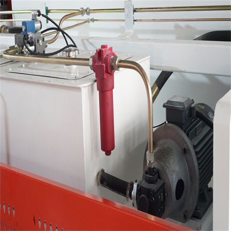 CNC hydraulický tandemový ohraňovací lis s osvětlovací tyčí