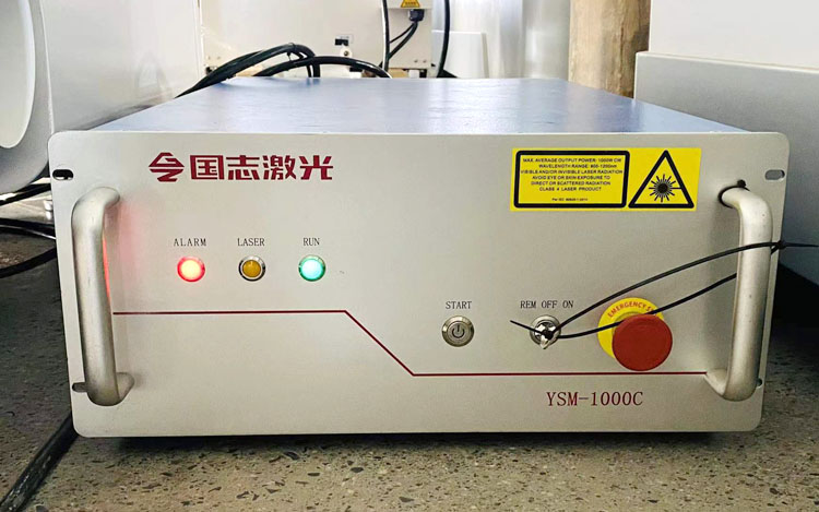 3015 Vláknový laserový řezací stroj pro vysokorychlostní řezání 1-6 mm kovových materiálů