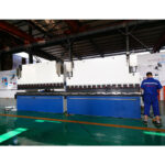 Stroj na ohýbání ocelových plechů 63 tun CNC Hydraulický ohraňovací lis pro opracování kovů