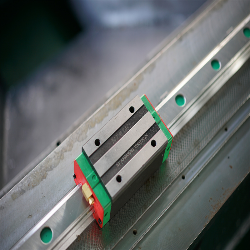 CNC laserová výroba 500W 1000W 2000W laserový řezací stroj s vlákny z nerezové oceli