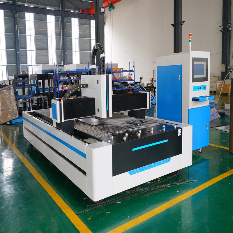 Vláknový laserový řezací stroj pro průmyslovou řezačku plechů o tloušťce 1-30 mm