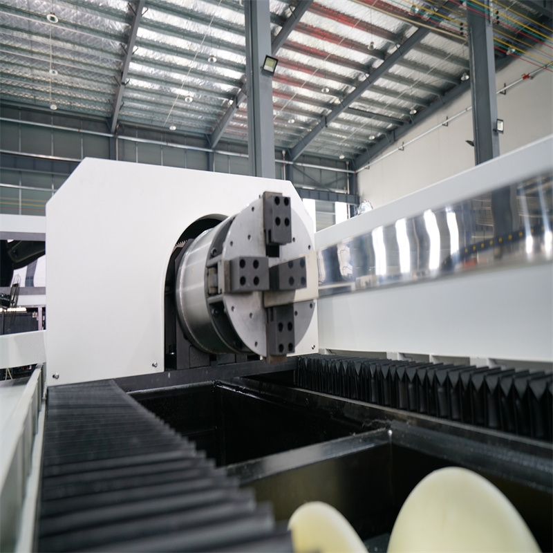 Vysoce přesný CNC laserový řezací stroj se střední šířkou plechu