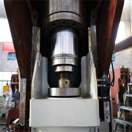 200tunový hydraulický lis na kovový hrnec