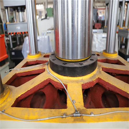 Hydraulický servolisovací stroj na výrobu 315tunových kolových vozíků v továrně