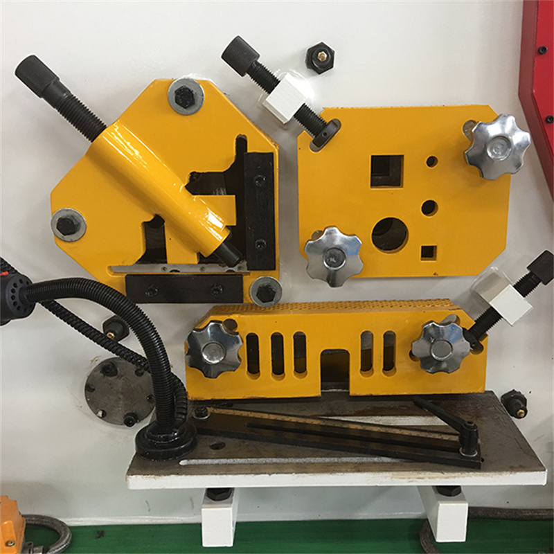 Hydraulický stroj na děrování ocelových plechů pro hutníky 3