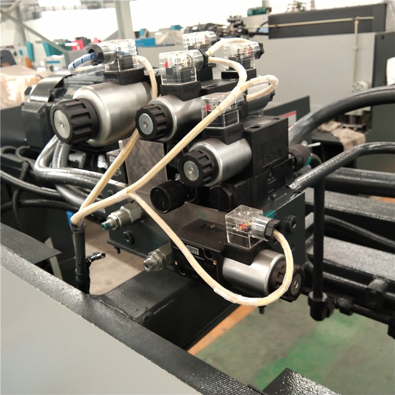 Qc12k-4x2500 CNC Hydraulický přizpůsobený nůžkový stroj na řezání stroje